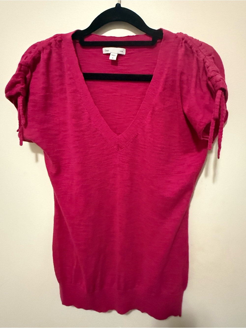 GAP Women’s 100% Cotton Fuchsia V-Neck Short Sleeve Shirt